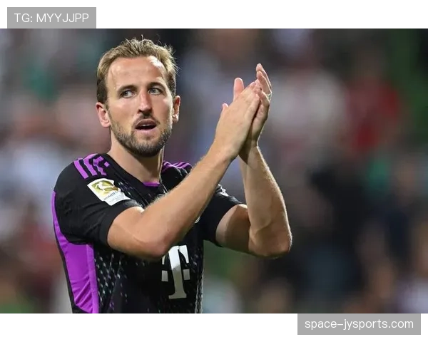 关键转折：凯恩回撤接应打破僵局，但拜仁的防守阵型因此出现空当被扳平