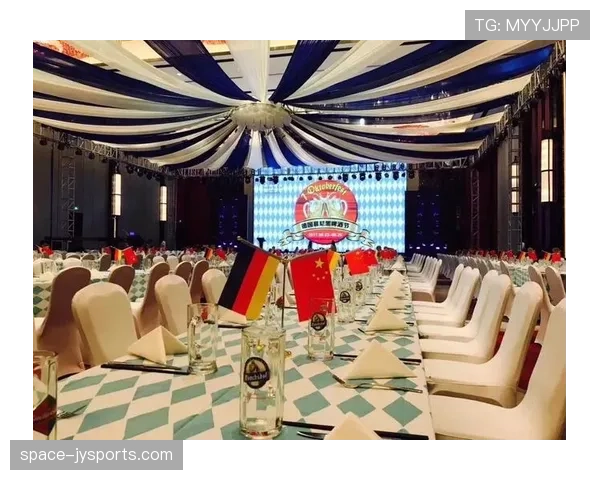 慕尼黑足球节设置互动区，球迷可体验专业级传中测试